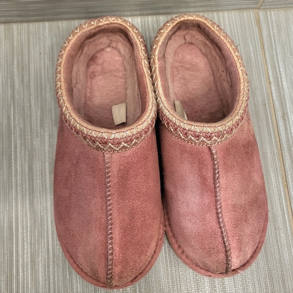 PInk UGG slides size 6 - Picture 3 of 4